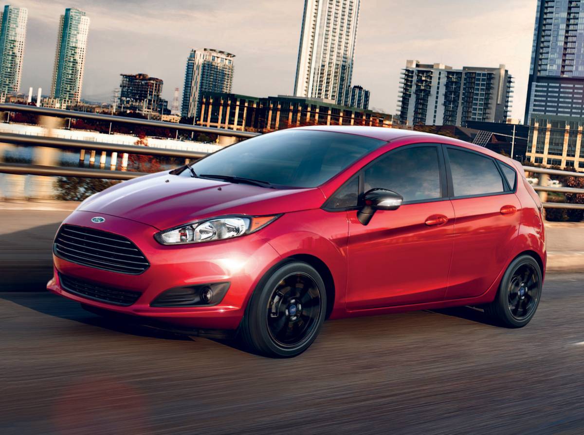 2016_Ford_Fiesta.jpg