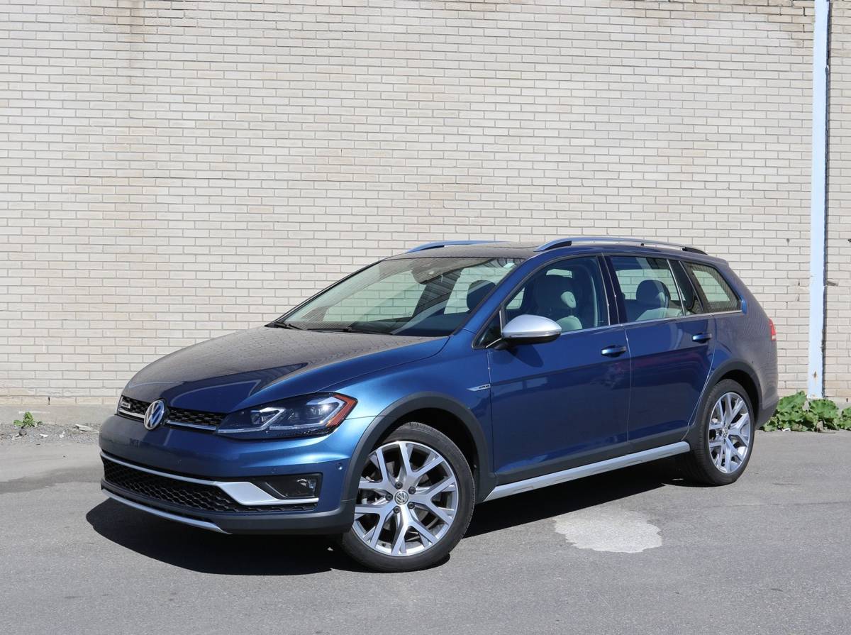 2019_Volkswagen_Golf_01_av.jpg