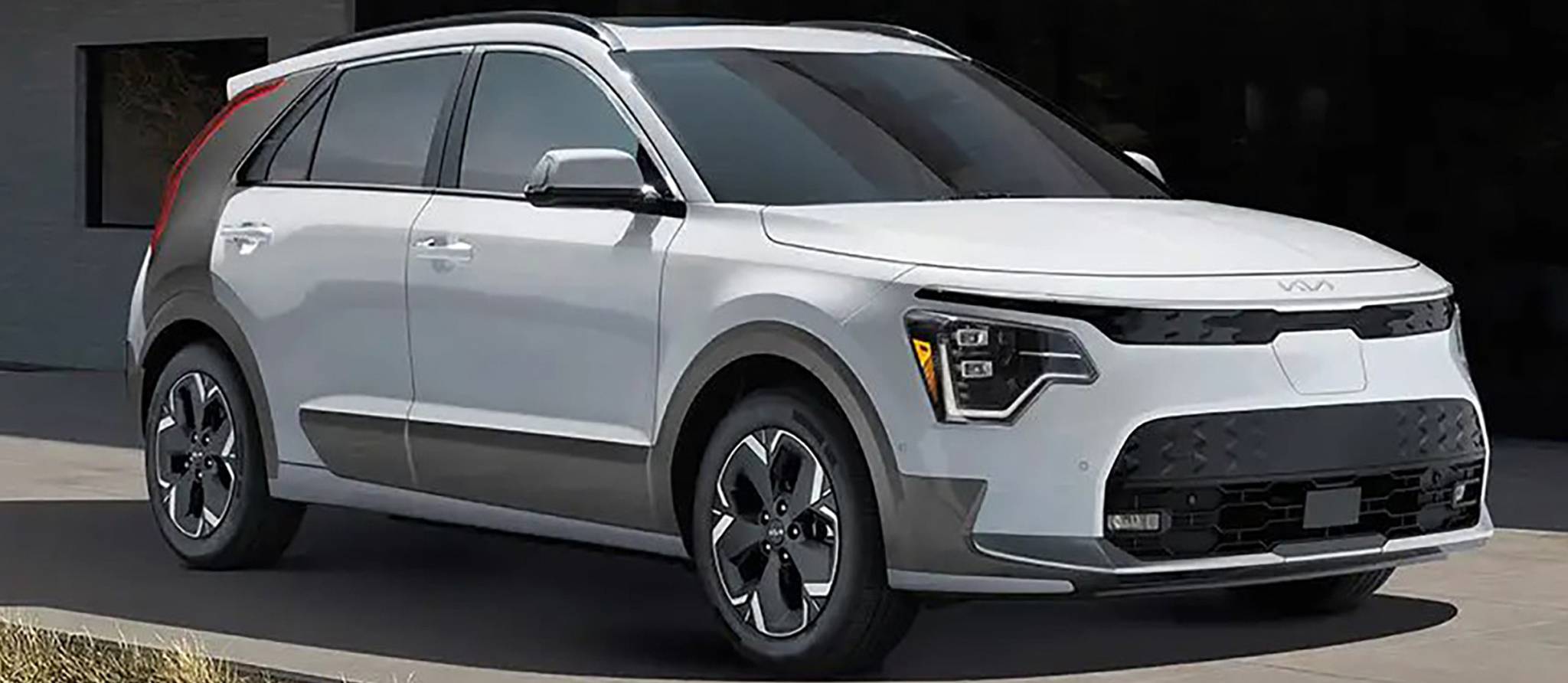 Je conduis présentement une Pontiac Vibe. Je cherche un véhicule fiable de dimensions semblables, une compacte hybride rechargeable ou électrique avec une autonomie d’au moins 400 km. Que me conseillez-vous?