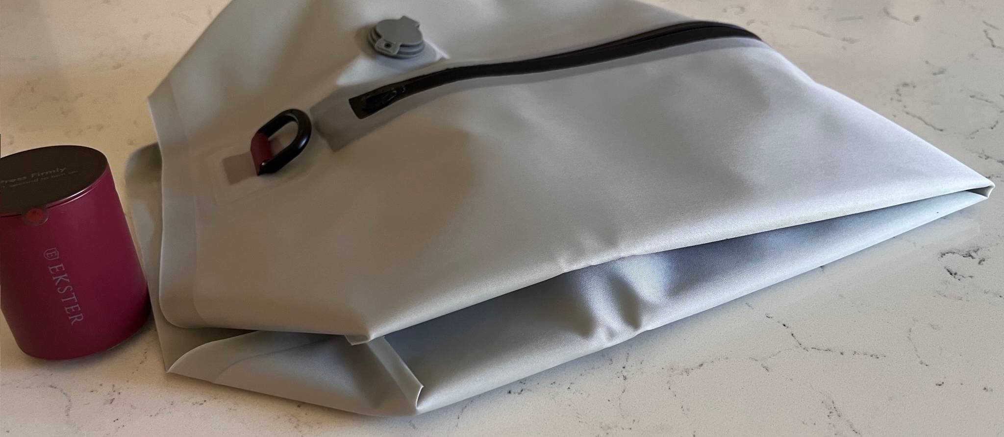 Flash test : sac de rangement sous vide TravelPack Vacuum Kit de marque Ekster