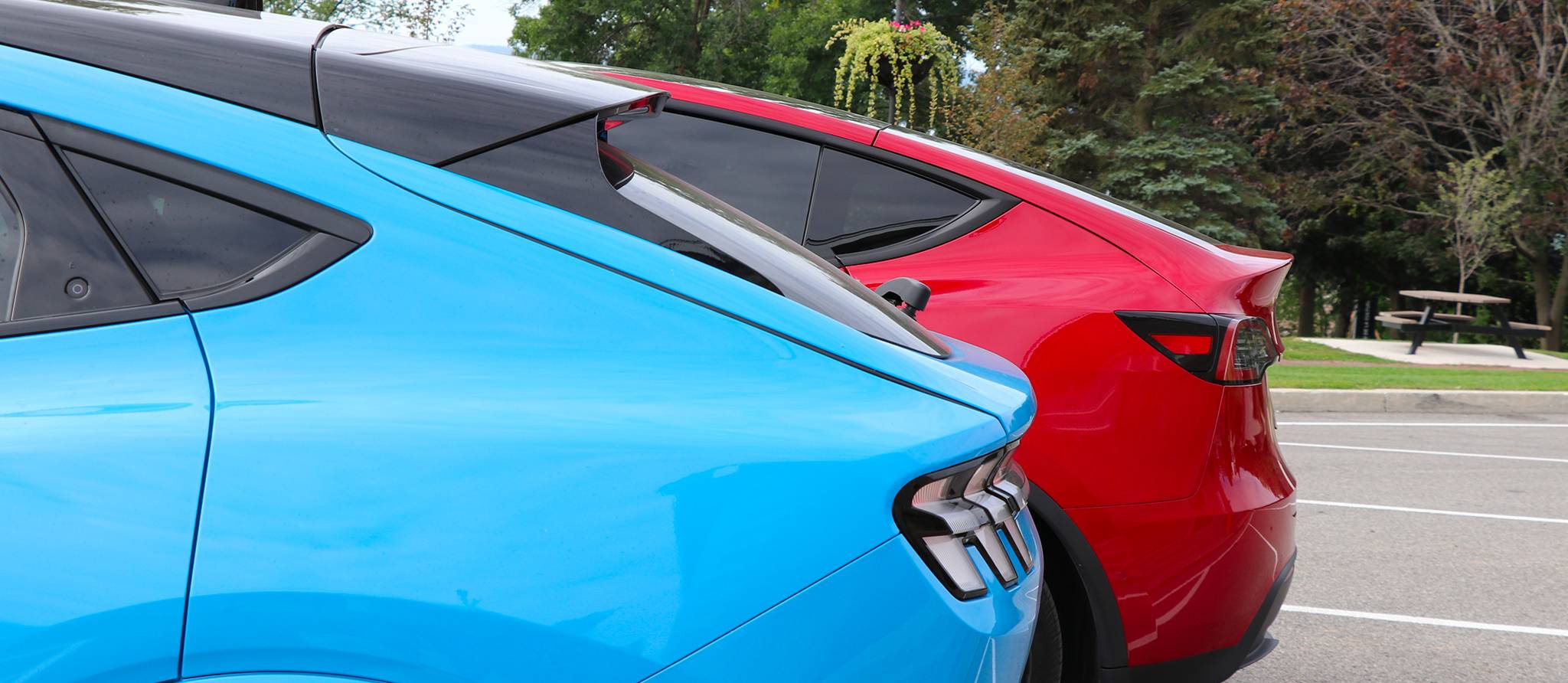 Achat VS location: comparatif des Tesla Model Y et Ford Mustang Mach-E (modèles 2021)