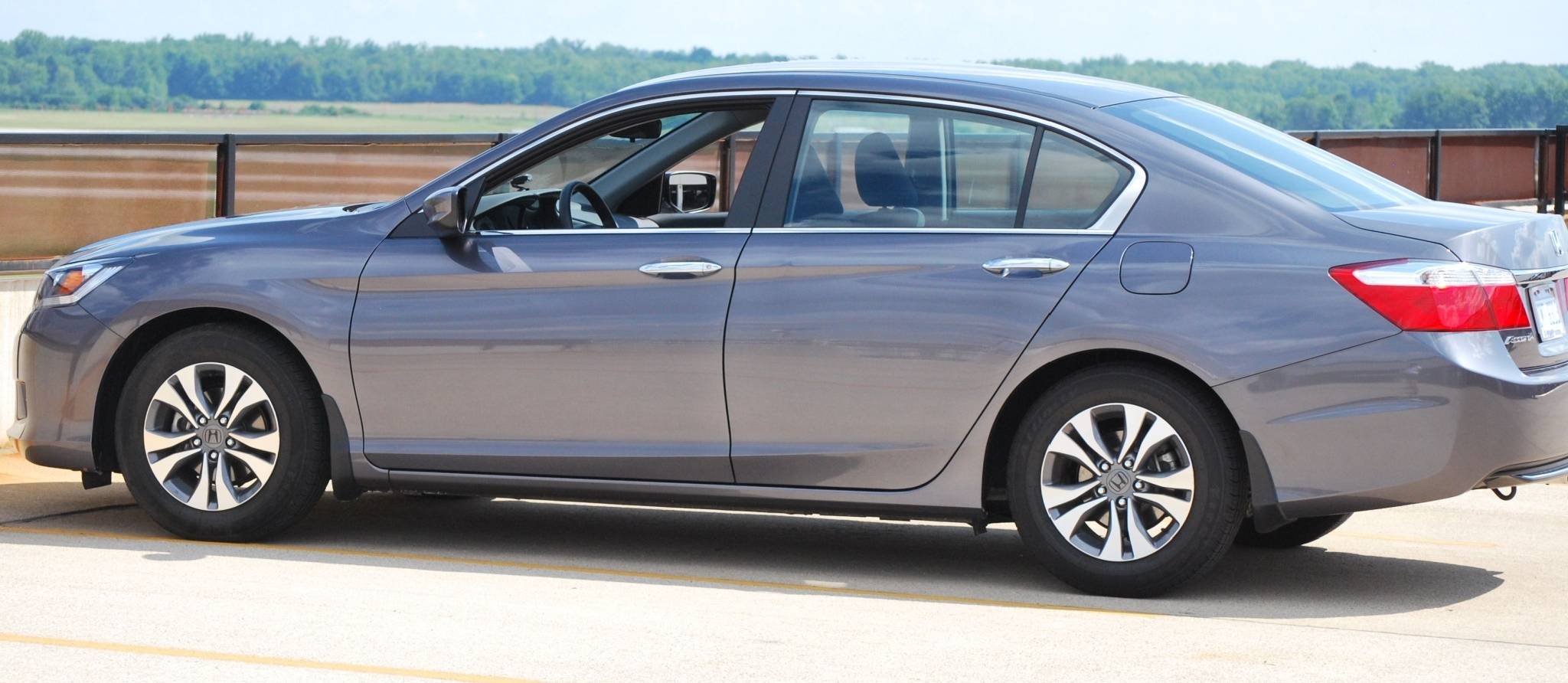 Je possède une Honda Accord EX-L 2013 avec 78 500 km au compteur. J'aimerais acheter une plus petite auto à essence ou hybride, redessinée récemment, dans les marques Honda, Hyundai, Mazda, Toyota ou Subaru. Que me conseillez-vous ?