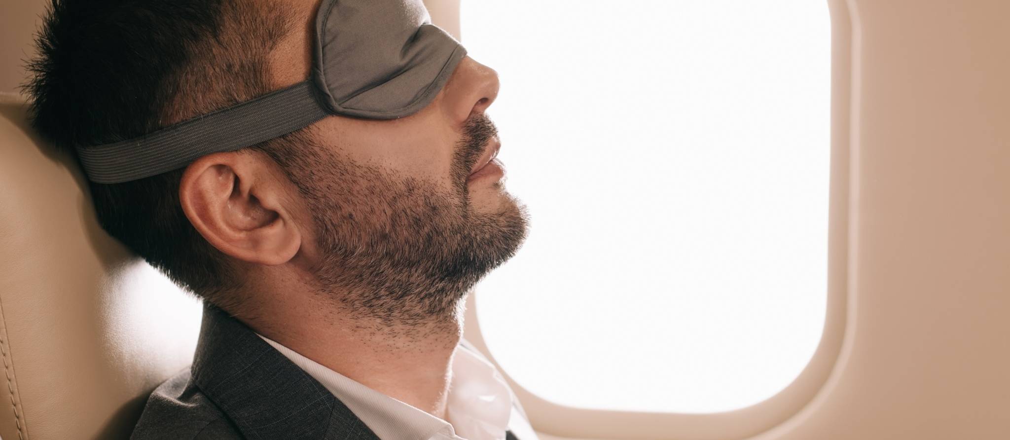 Comment bien dormir en avion?