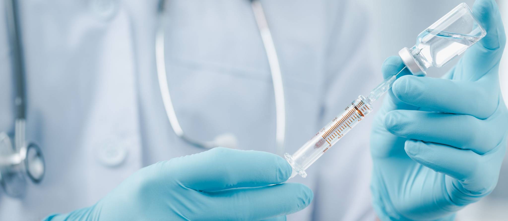 COVID-19 : dose de rappel et nouveau vaccin en vue