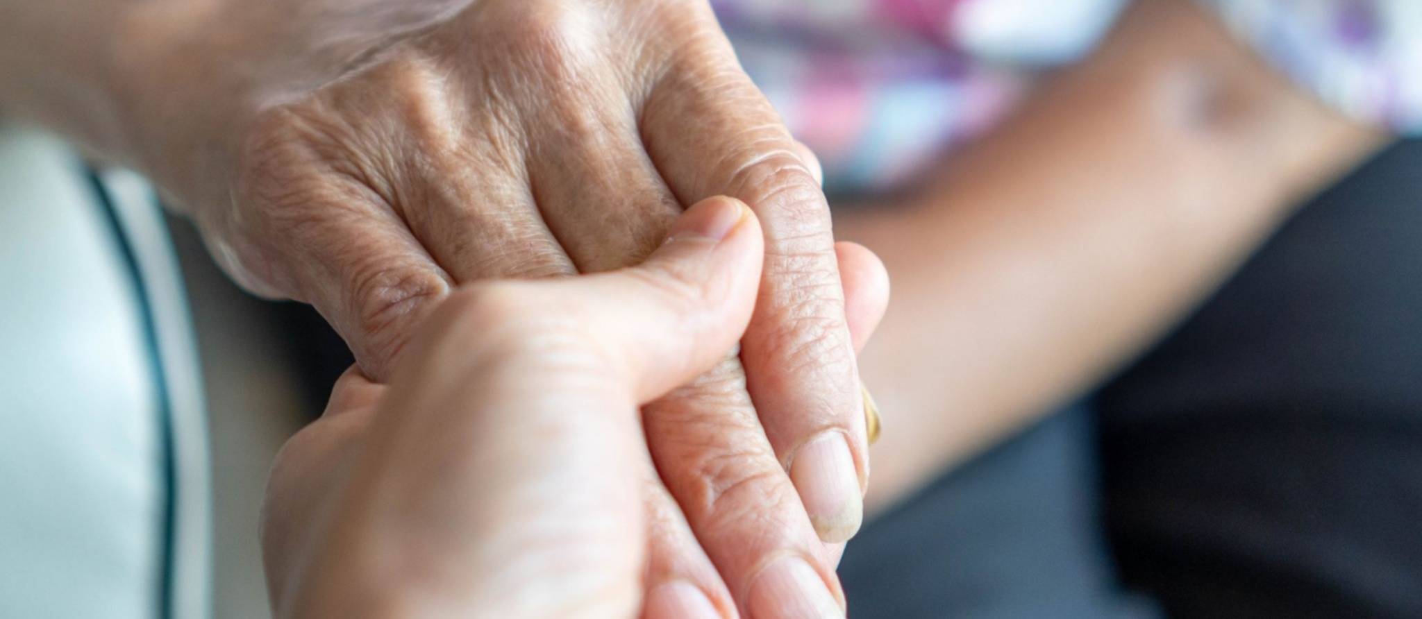 Soins de longue durée : qu'est‑ce qui influence le choix des enfants pour leurs parents âgés?