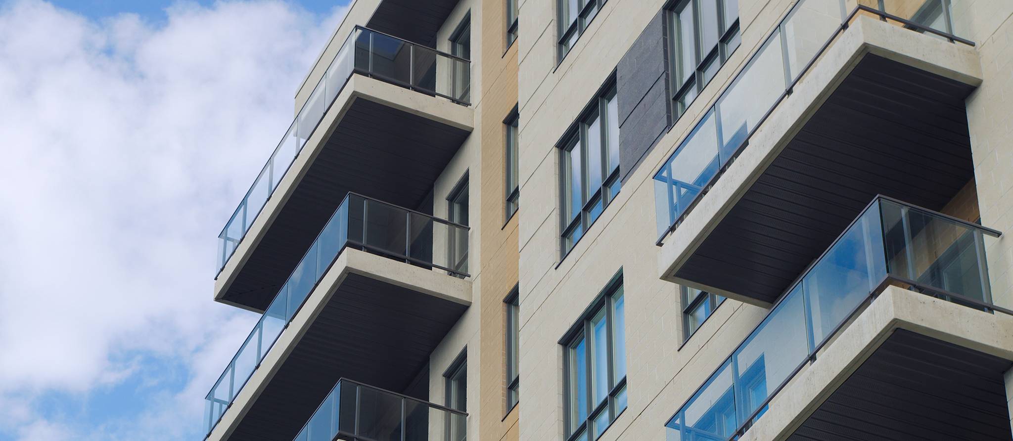 Tour d’horizon des catégories de frais de condo au Québec