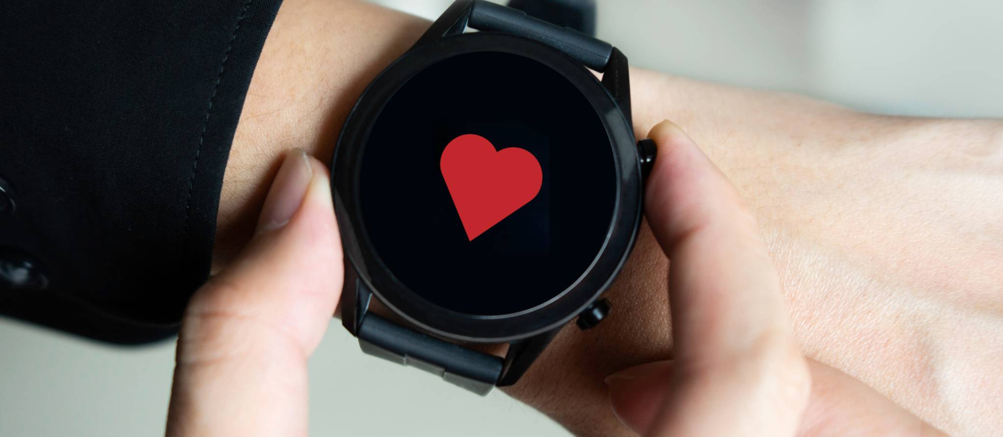 Montres intelligentes et appareils cardiaques : la prudence s’impose
