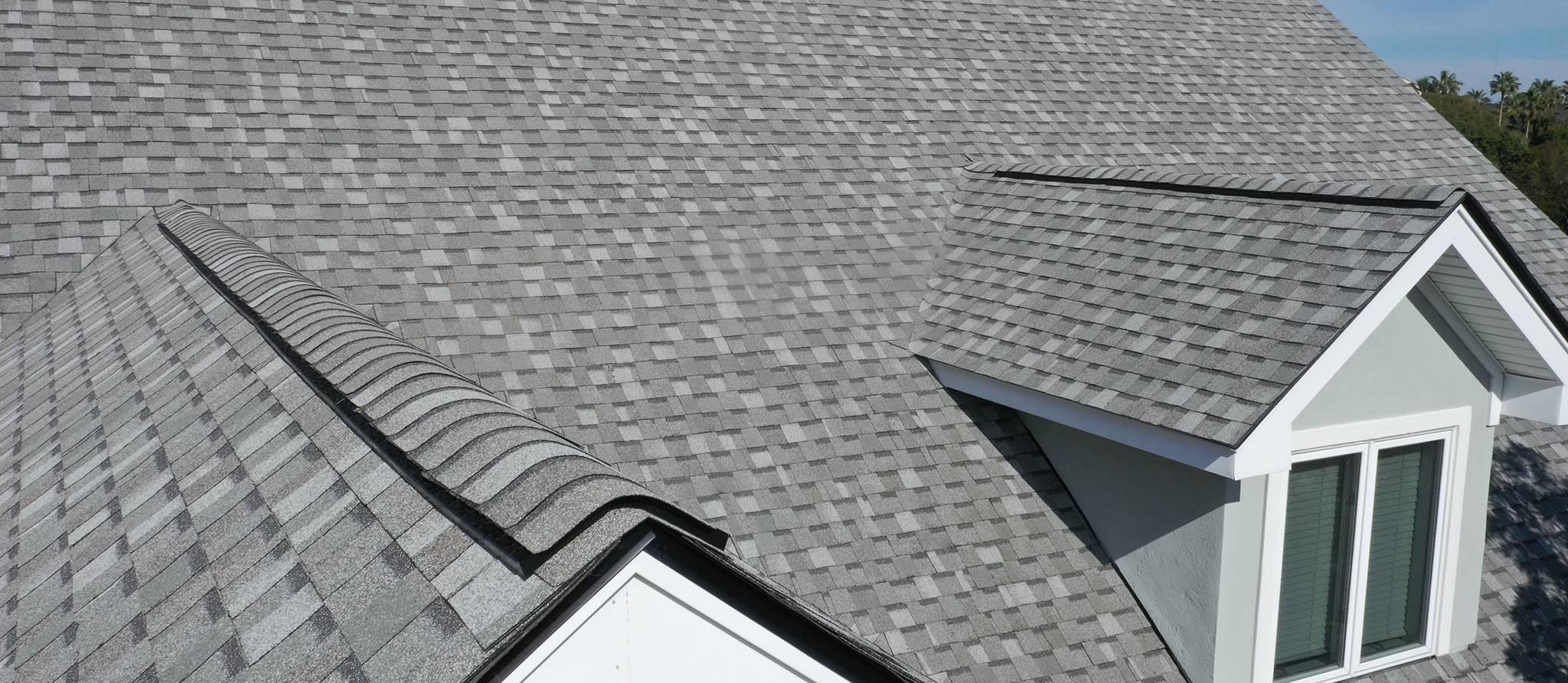 Comment inspecter votre toit en pente