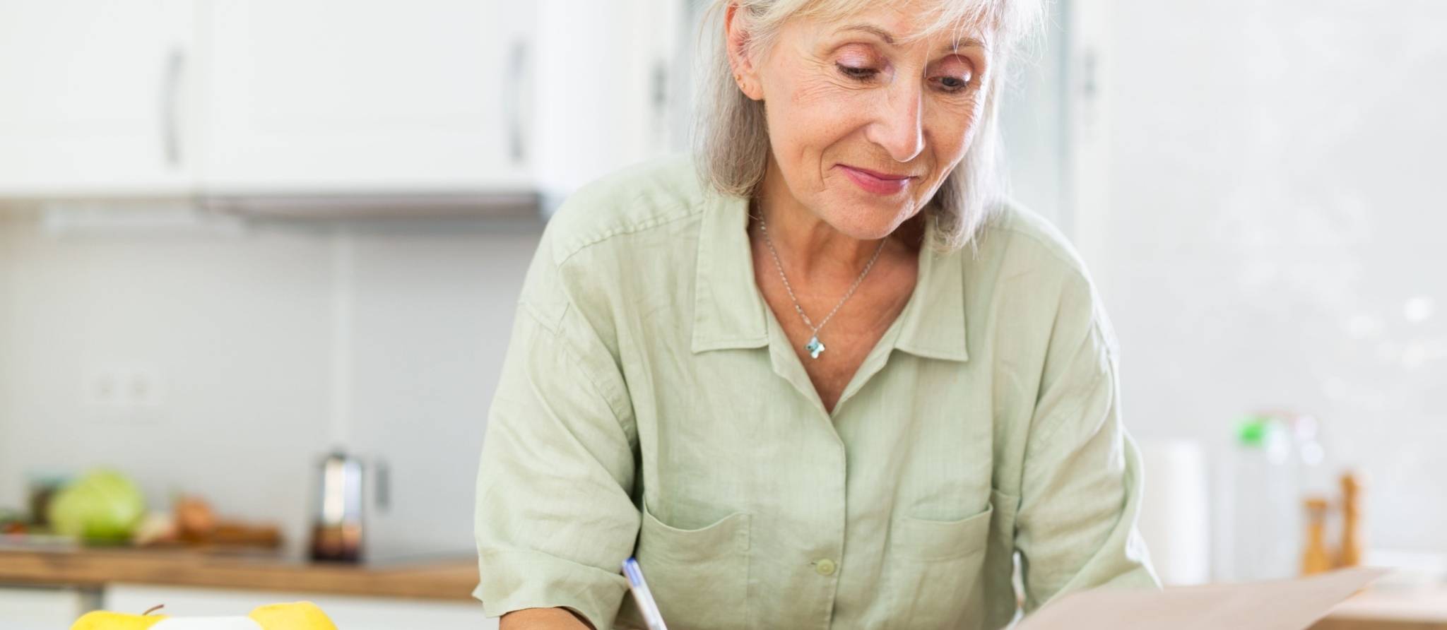 À 65 ans, je voudrais prendre une seule des deux pensions gouvernementales et repousser l’autre à 70 ans. Est-ce préférable de prendre la pension du RRQ à 65 ans et de faire bonifier celle de la SV ou le contraire?