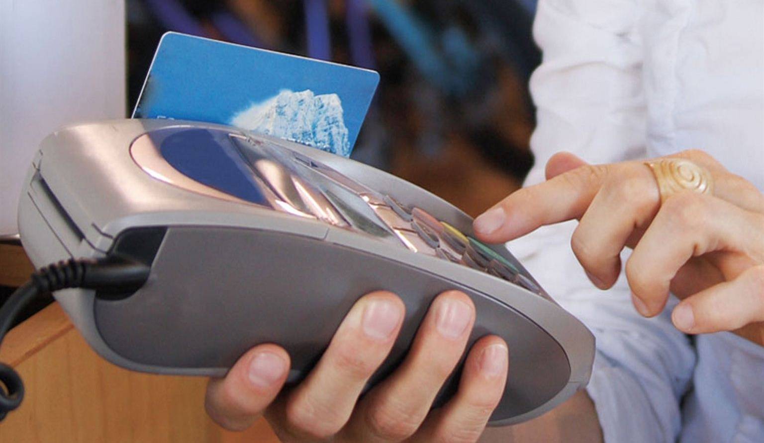 Carte de débit: attention aux frais illégaux!