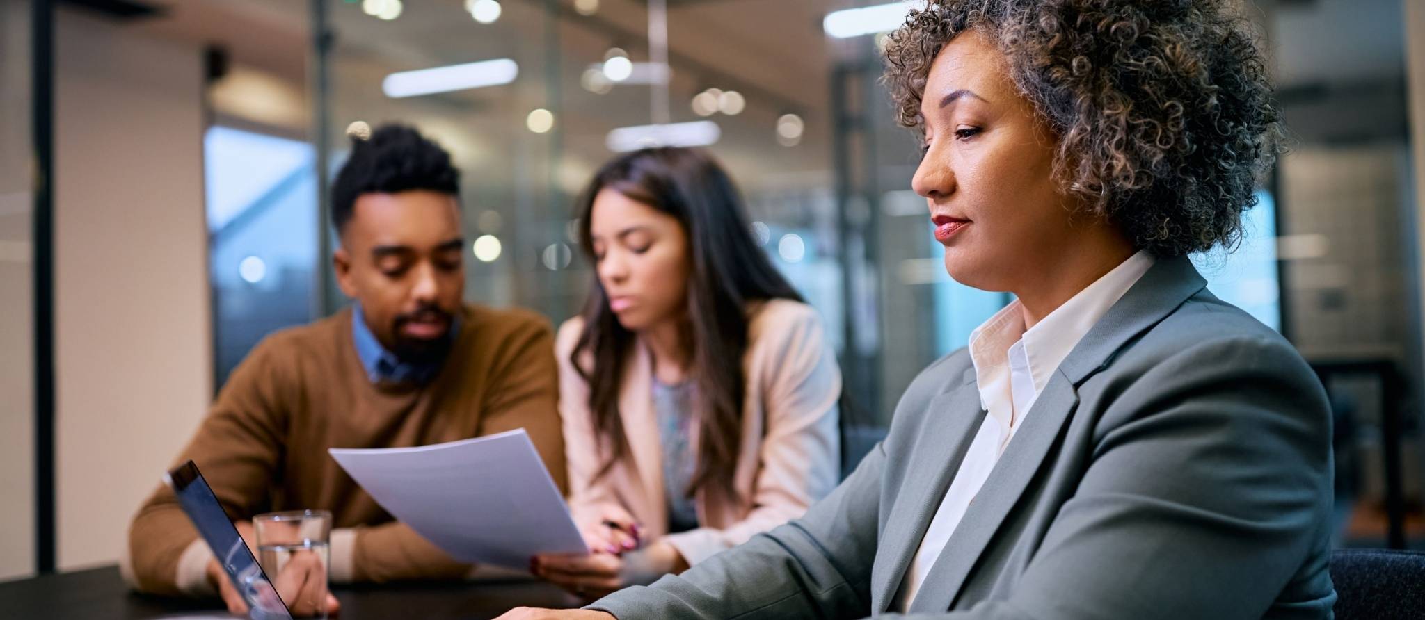 Comment connaître les frais de gestion liés à nos investissements ? Un conseiller financier a-t-il l’obligation de nous en informer ?