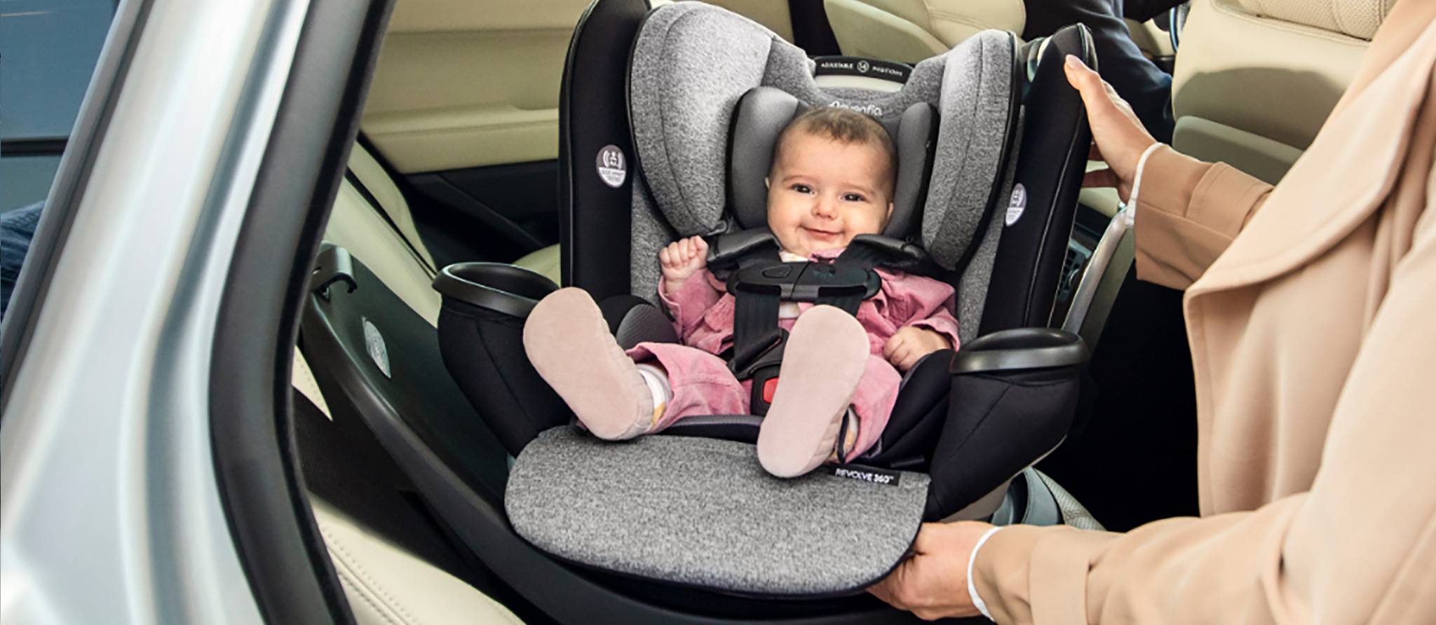 Un siège d’auto pour enfant qui tourne: une bonne idée ?