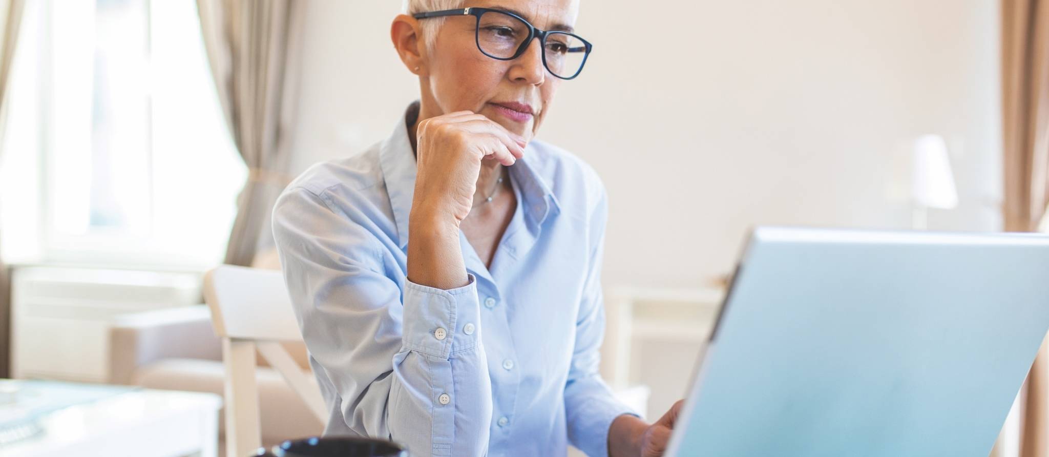 Si je désire recevoir la pension de la Sécurité de la vieillesse (SV) à 67 ans, dois-je en faire la demande moi-même ? Et qu’en est-il de la rente du RRQ ?