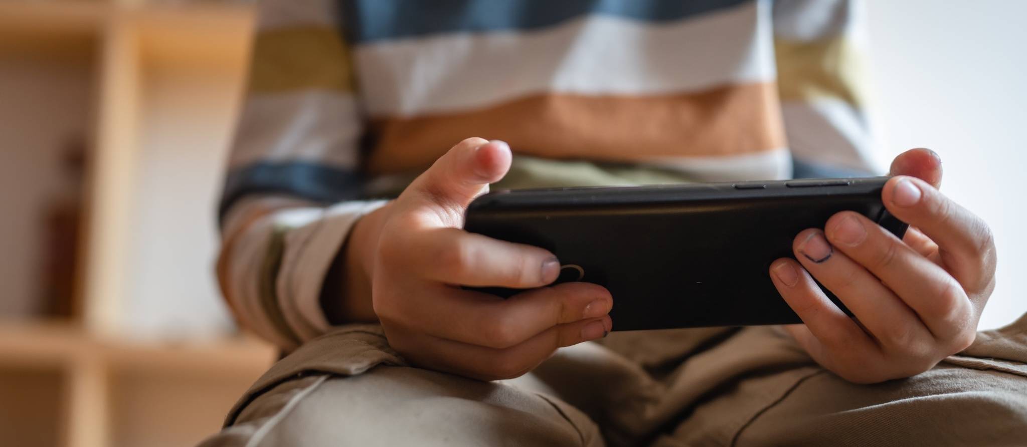 Enquête sur le bien-être des familles : les parents toujours préoccupés par les écrans