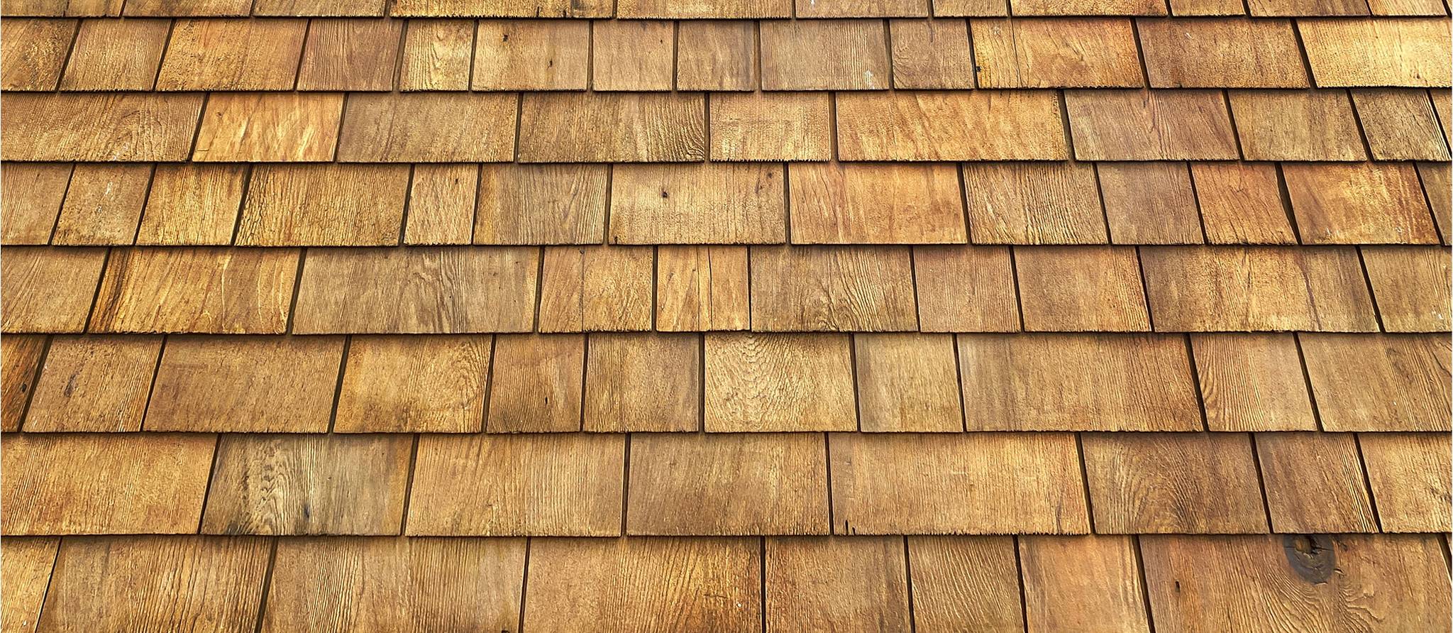 Comment entretenir un revêtement de toit en bois