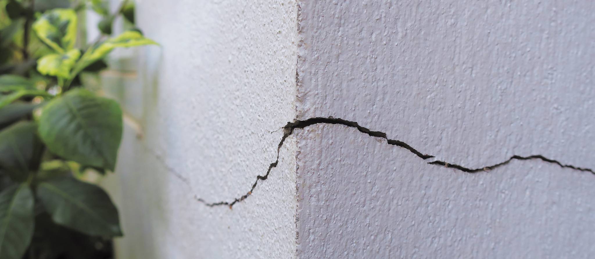 Halte aux fissures sur les murs !