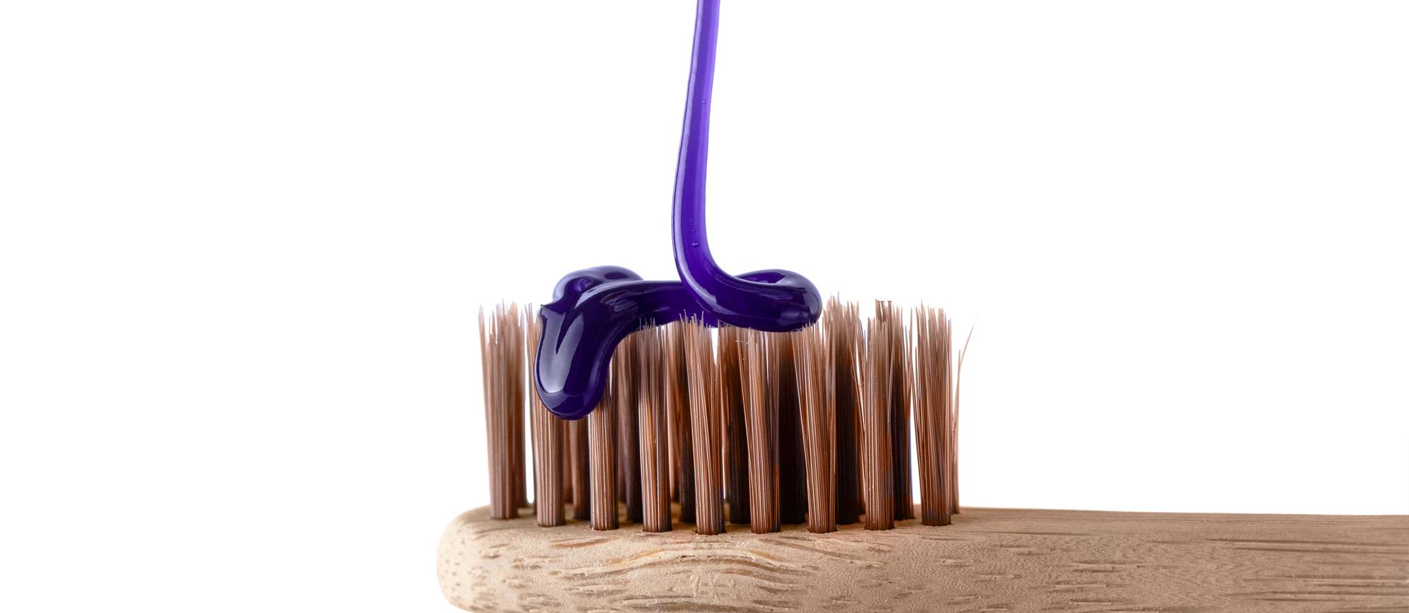 Du gel mauve pour avoir les dents plus blanches?