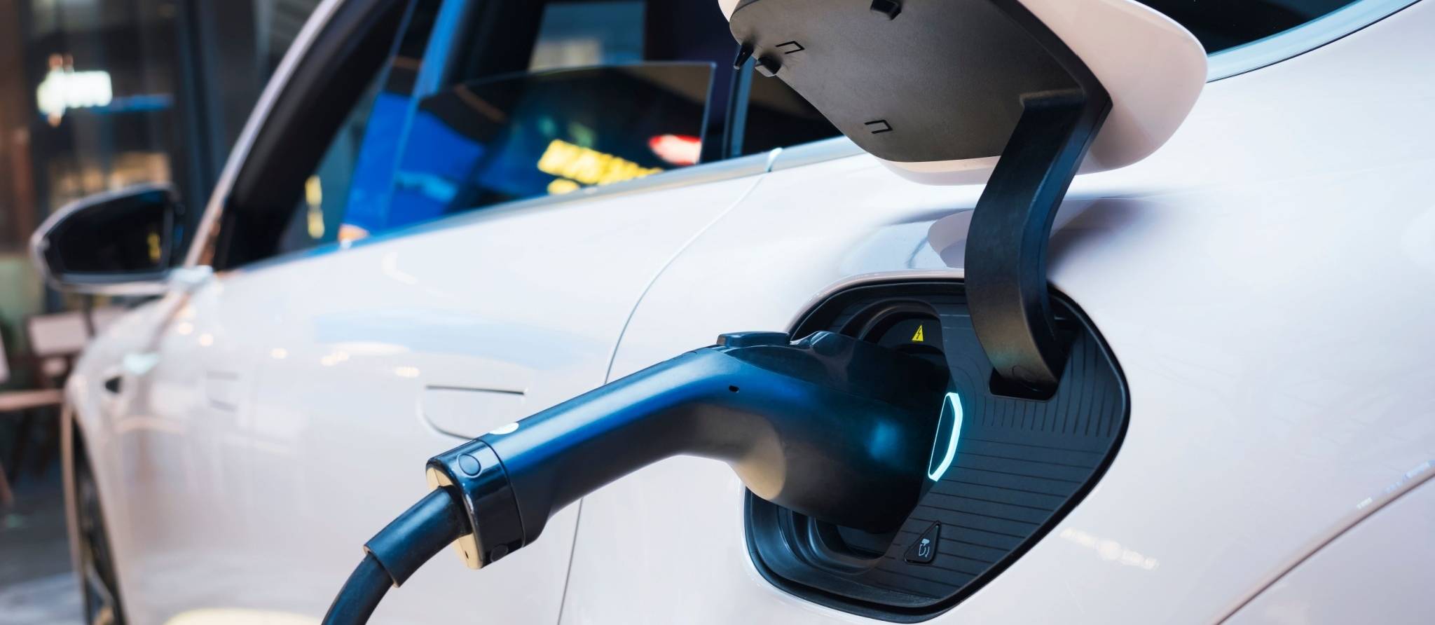 Premier véhicule électrique : ce qu’il faut savoir sur l’autonomie et la recharge