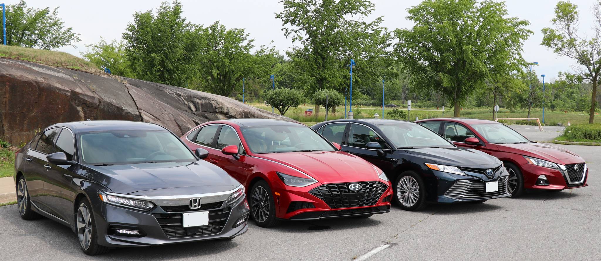 Achat VS location d'une berline: comparatif des Hyundai Sonata, Toyota Camry, Nissan Altima et Honda Accord