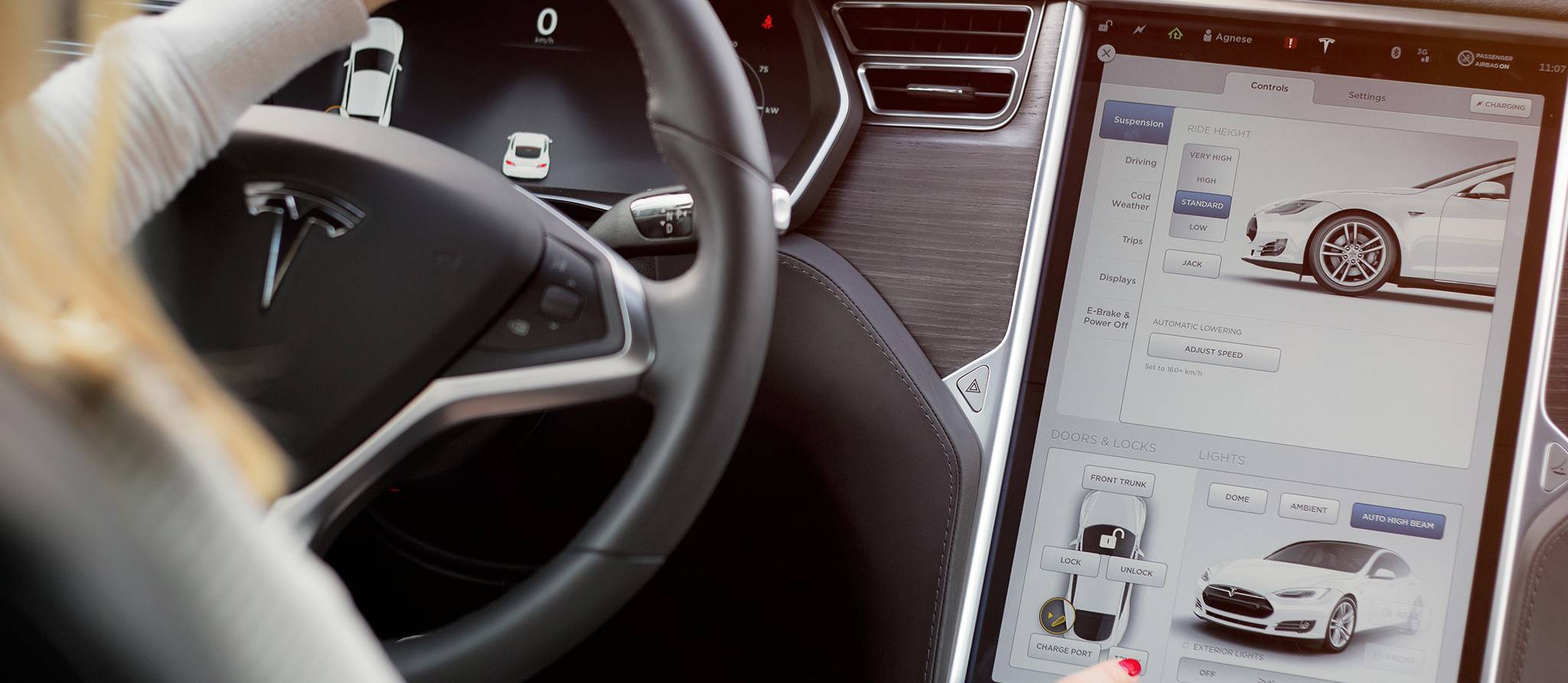 Sécurité au volant : préférer les boutons aux écrans