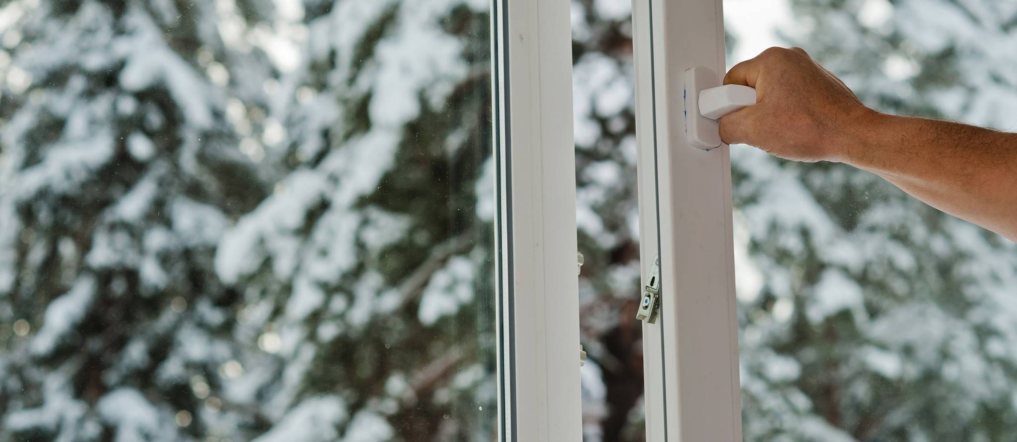 En hiver, faut-il ouvrir les fenêtres pour aérer?