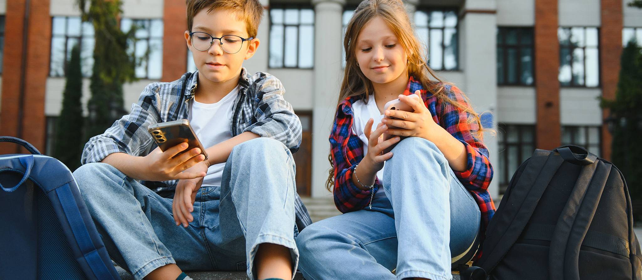 Ottawa et plusieurs provinces songent à interdire les réseaux sociaux aux moins de 16 ans