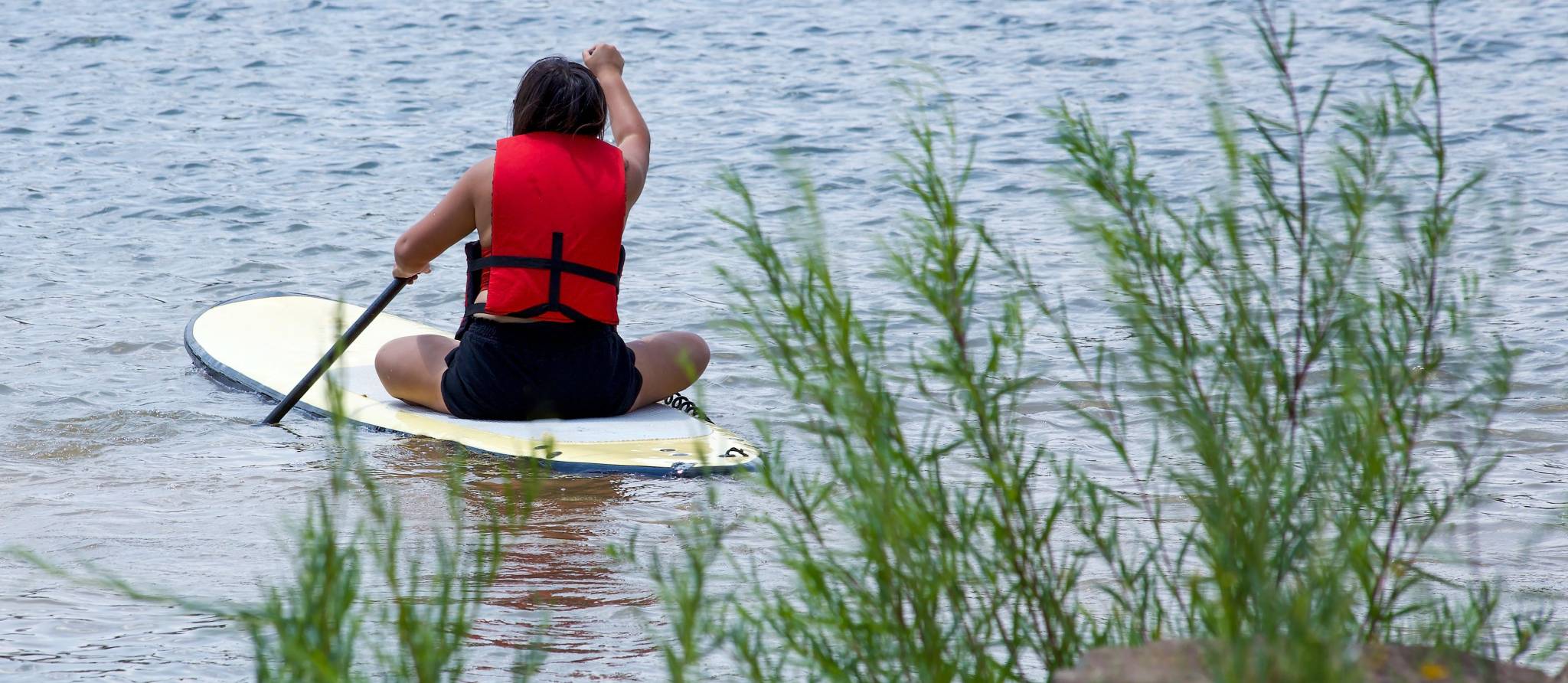 Veste de flottaison : la porter, pas seulement l’emporter