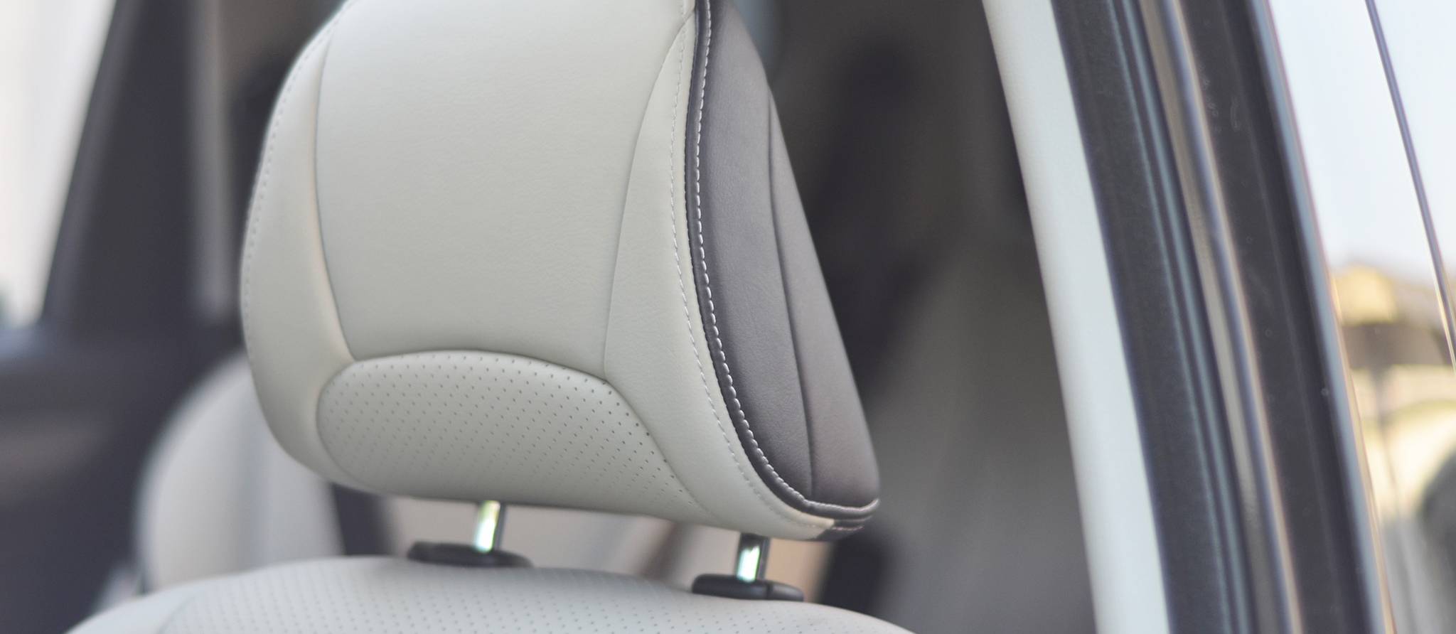 Non, votre appui-tête n'a pas été conçu pour fracasser vos vitres d'auto