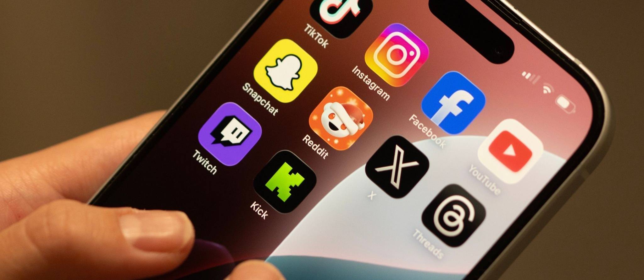 Sécurité des ados sur les réseaux sociaux : plusieurs protections inefficaces, selon une étude