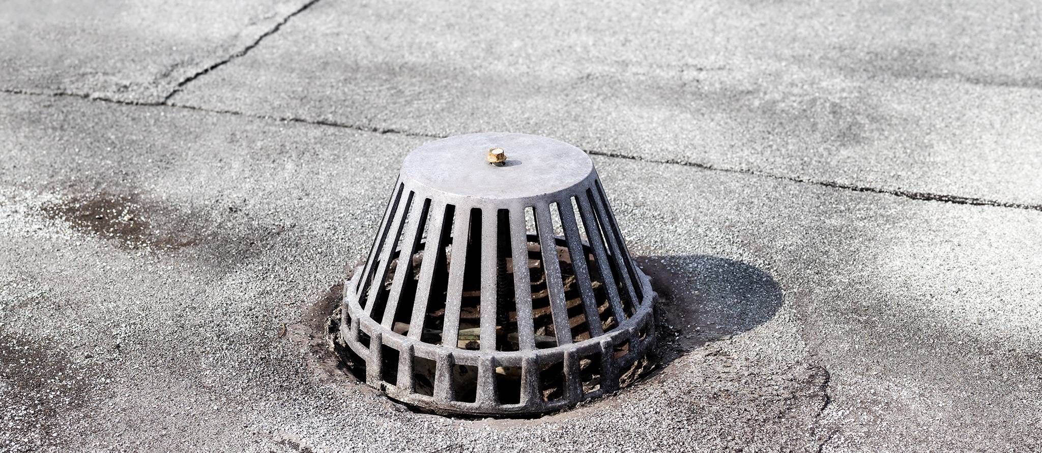 Comment entretenir le drain de votre toit plat