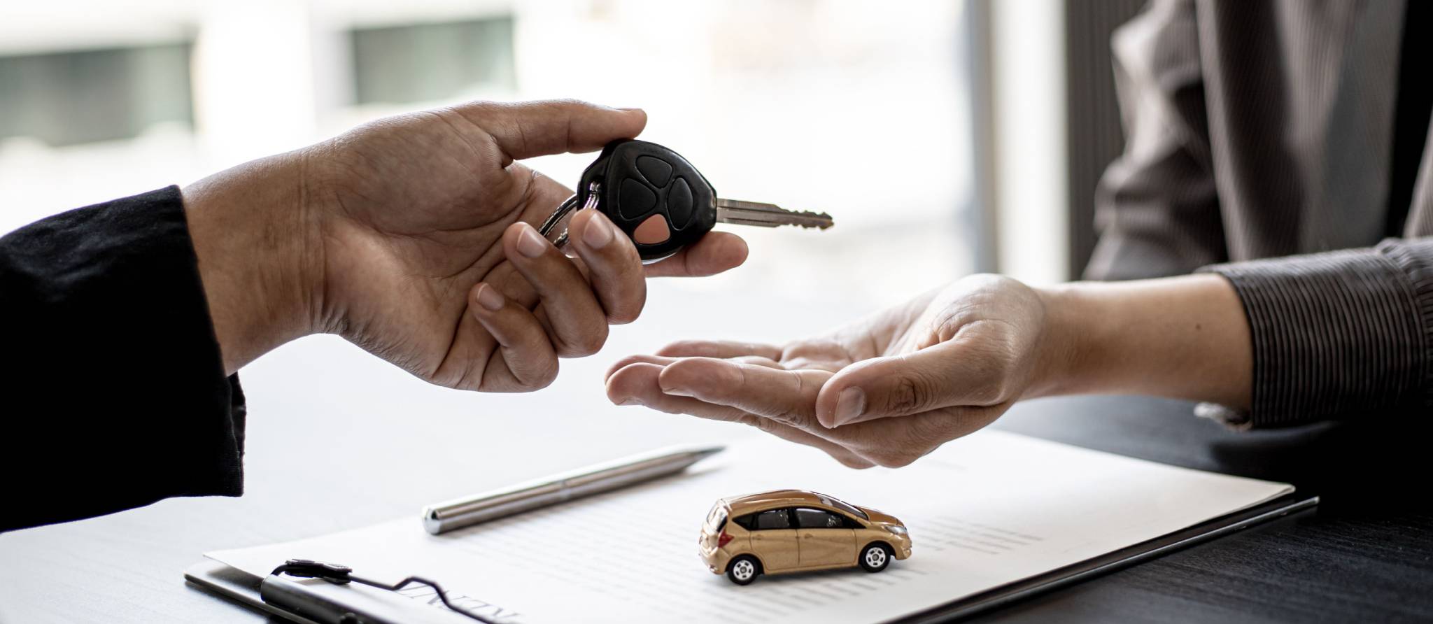 Quels sont les avantages et les inconvénients du financement d’une location d’auto dont les taux baissent, si vous investissez, par exemple, 6 000 $ au début du contrat et que cette somme vous est remise à la fin de la location ?