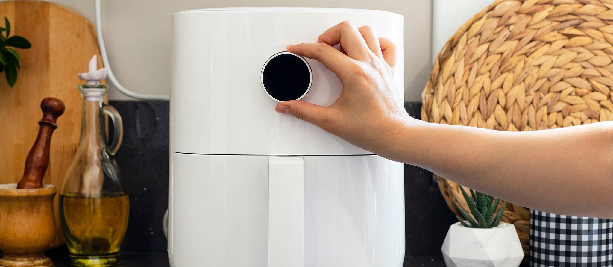 Nettoyez votre friteuse à air en six étapes rapides
