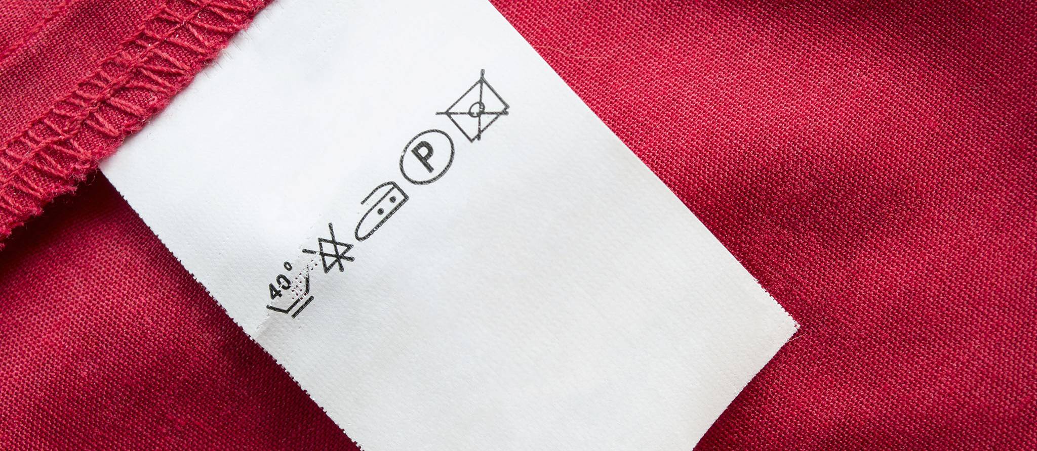 Comment lire les étiquettes d’entretien des vêtements