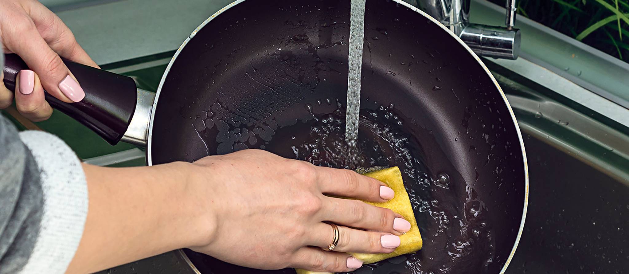 Comment nettoyer une poêle antiadhésive