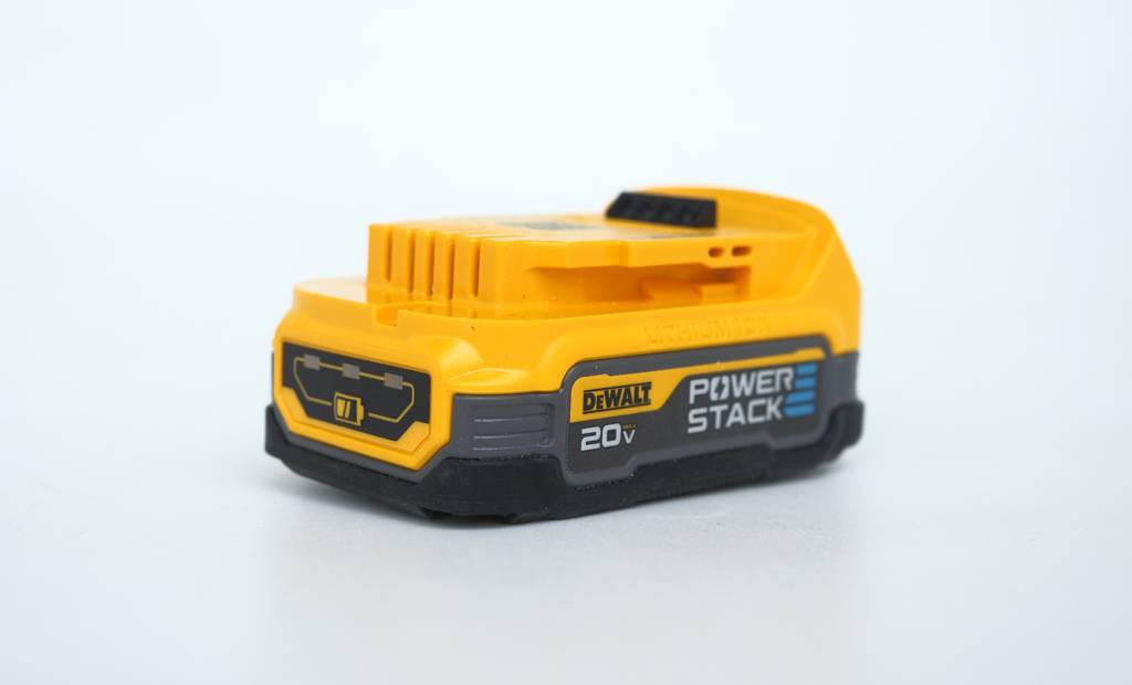 J’ai testé les batteries DeWalt PowerStack: un bon début