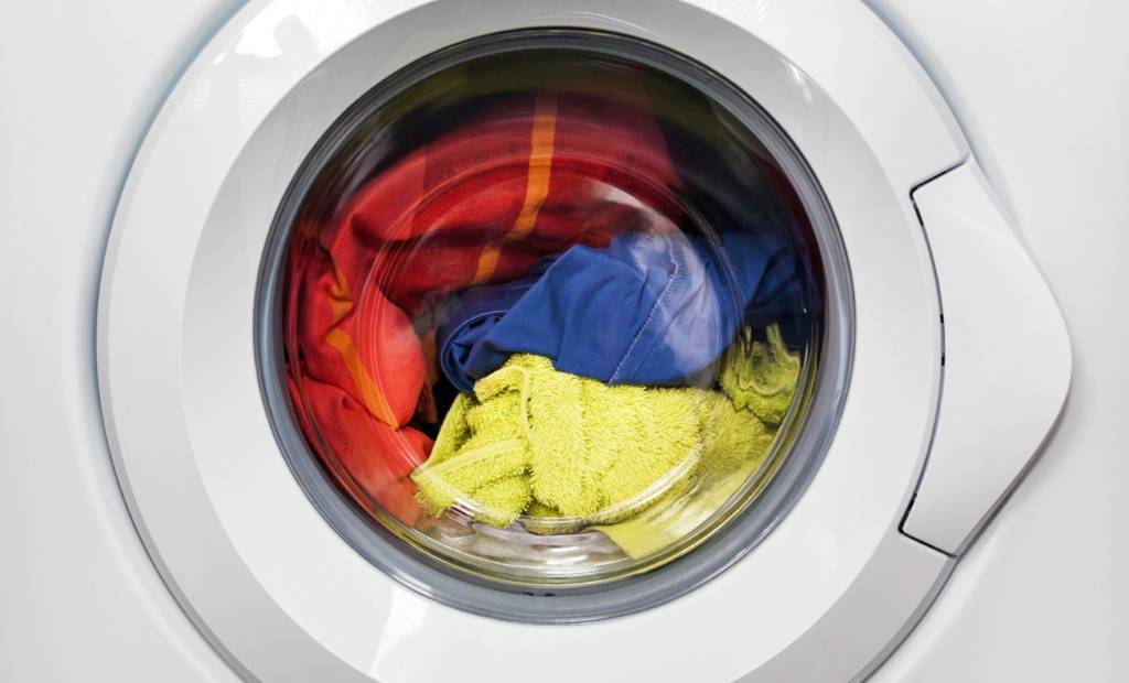 Filtrer les microplastiques dans la laveuse
