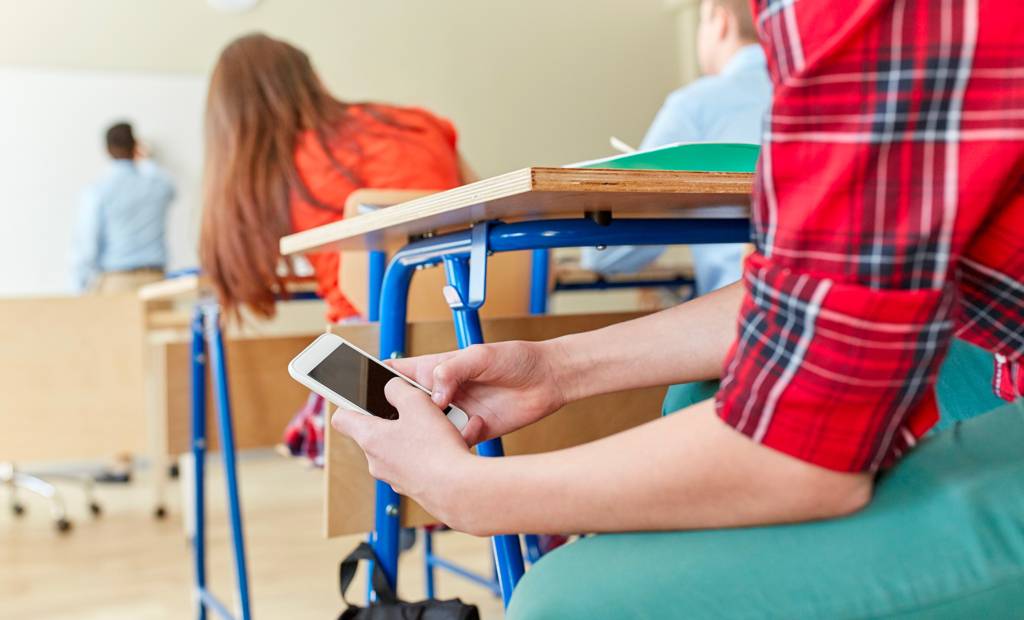Oui ou non au téléphone intelligent à l’école?