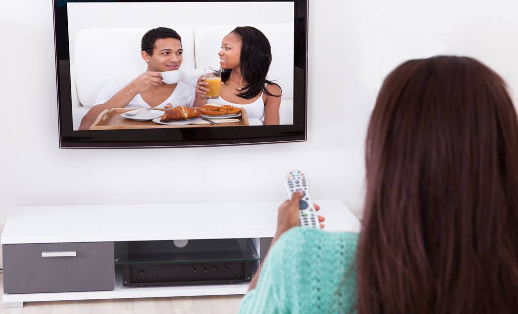 Pourquoi les films ont l’air de téléromans sur votre télé