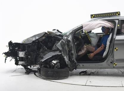 Collisions frontales: les passagers plus vulnérables que les conducteurs?