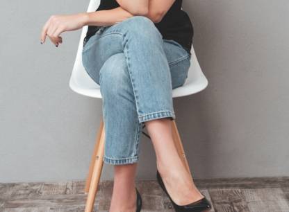 Pourquoi ne devrait-on pas s’assoir les jambes croisées?