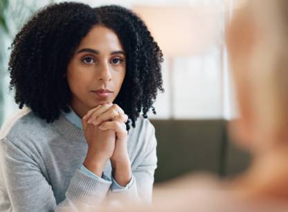 Comment le personnel des coopératives funéraires est-il formé pour accompagner les familles?