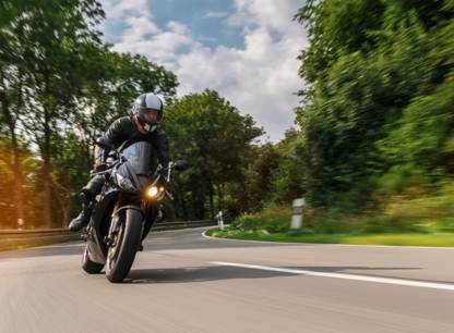 Vitesse et alcool : des règles plus sévères pour les motocyclistes débutants