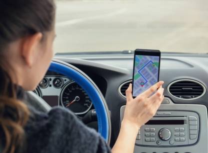 cellulaire-en-voiture-gps-2048x1528