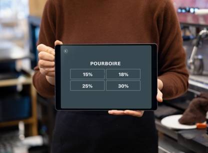 Sondage sur le pourboire : les Québécois en ont assez des demandes abusives