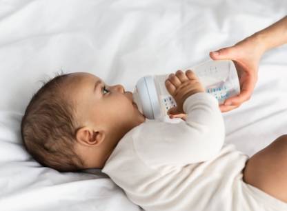 Il ne faut pas donner d’eau aux bébés de moins de six mois