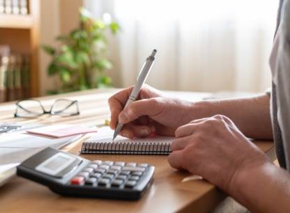 Pourquoi prenez-vous parfois de mauvaises décisions financières même quand vous « savez » quoi faire ?