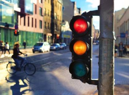 Les cyclistes ont peut-être raison de brûler arrêts et feux rouge. Voici pourquoi