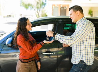 Quoi savoir sur le prêt de son auto, la location et l’emprunt d’une auto
