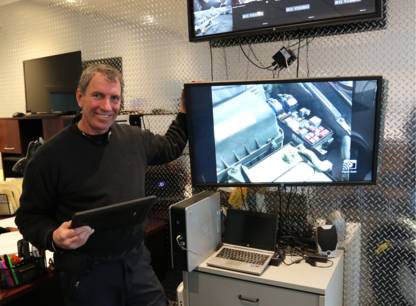 Rencontre avec le garagiste qui filme les autos qu’il répare