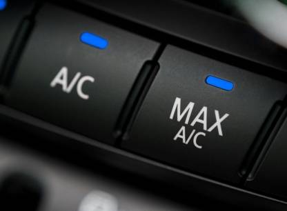 Conduire l’été: air climatisé ou vitres baissées?